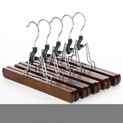 cintre en bois foncé en lot de cinq