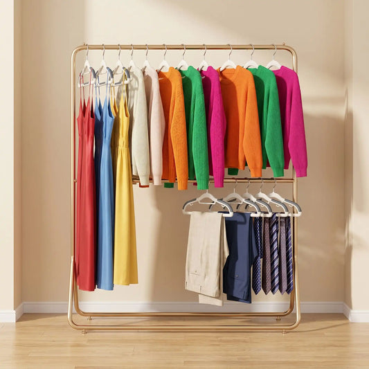 cintres tout en un avec vêtements sur portant à vêtements