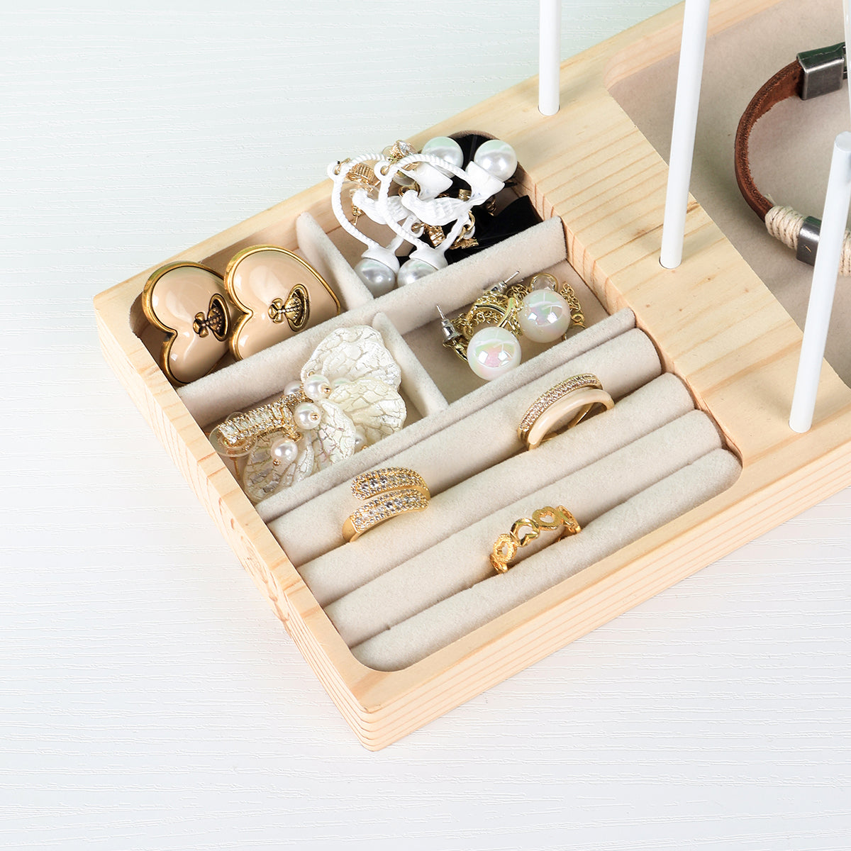compartiments du porte bijoux pour bagues broches et montres