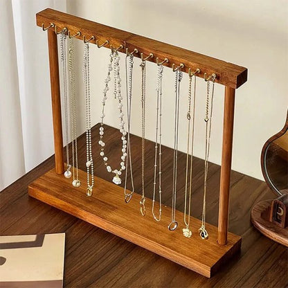 mise en valeur du portant à bijoux sur coiffeuse