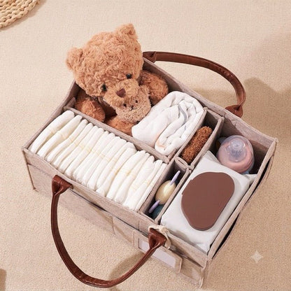 ourson et lingettes dans panier de rangement bébé