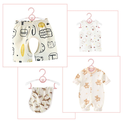 plusieurs vêtements bébé sur cintre enfant évolutif réglable rose