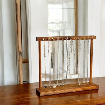 Portant à bijoux bois sur meuble avec colliers